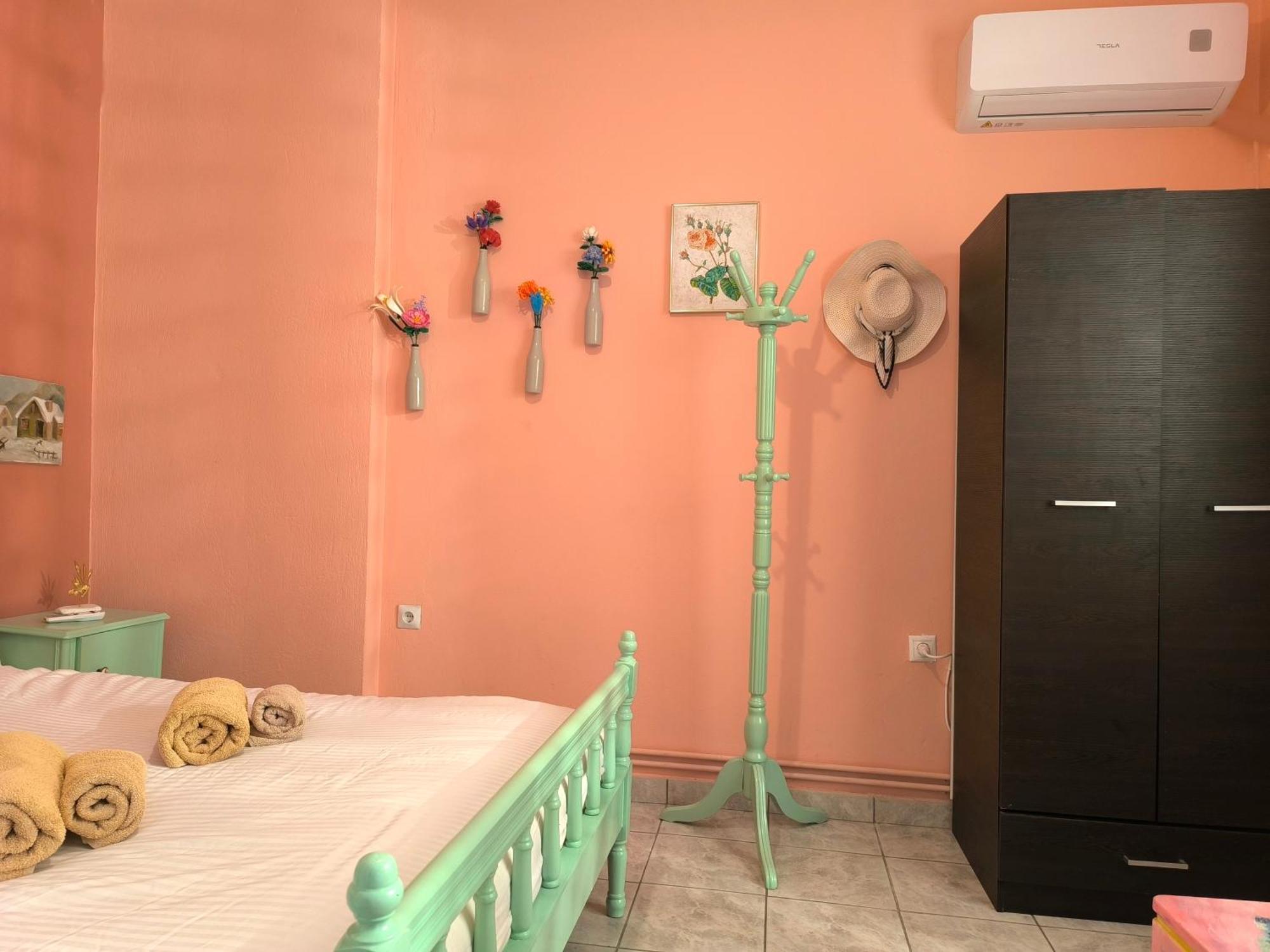 Casa Bonita, House With Private Entrance And Garden, Between Center And Sea Афины Экстерьер фото